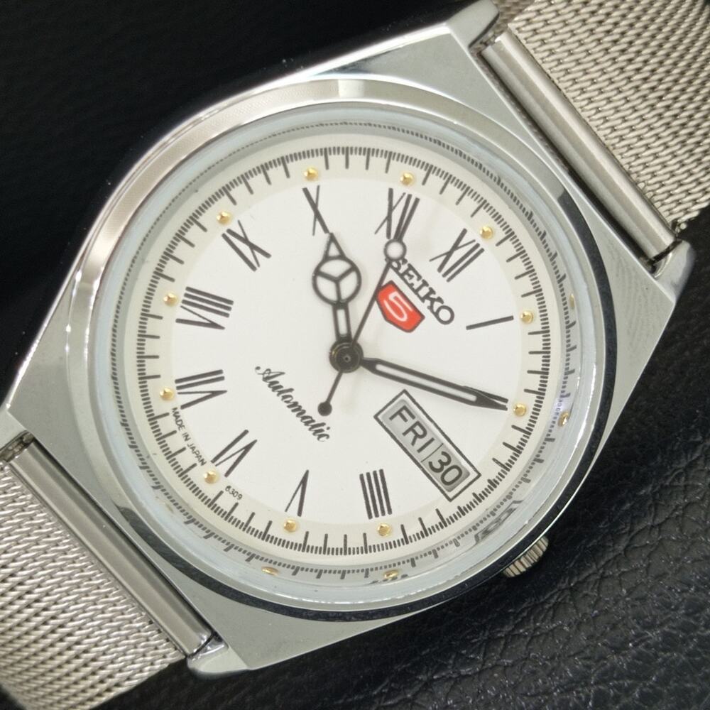 Vintage 1981 Seiko Automatic Mens Silver Watch W/daydate & Red accents